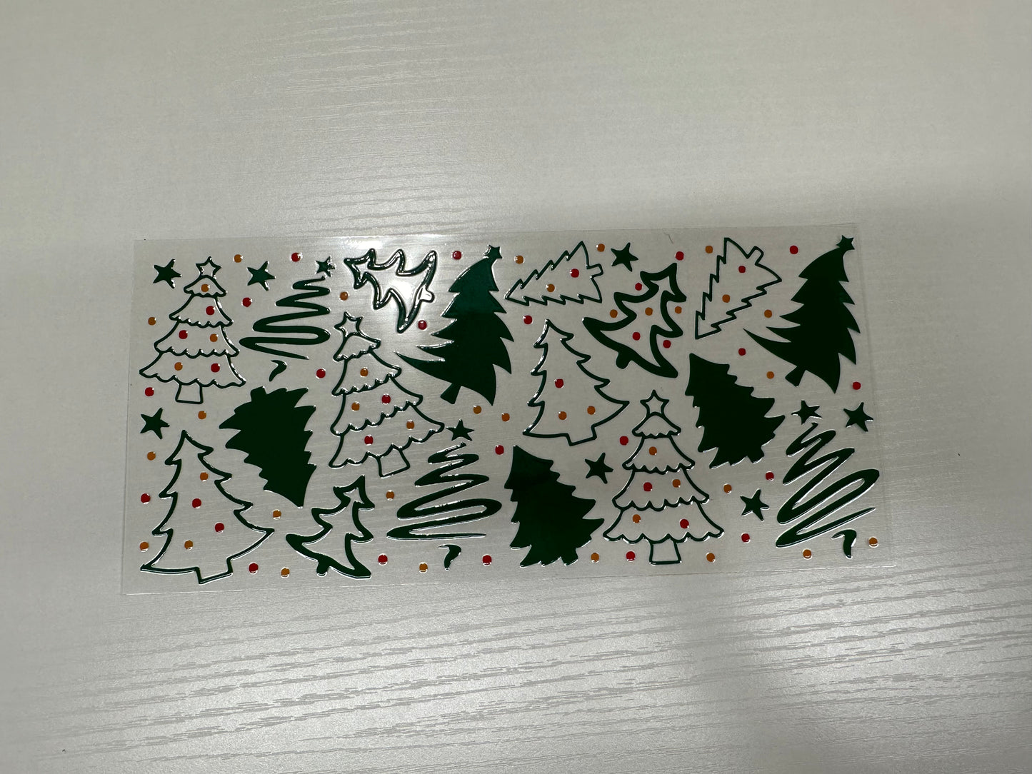 #77 - green outline xmas trees